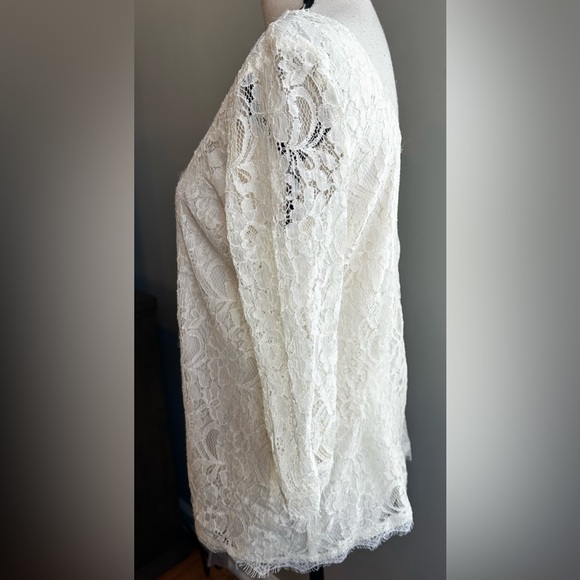 Motherhood Maternity Ivory lace 3/4 sleeve top size small - Picture 3 of 8